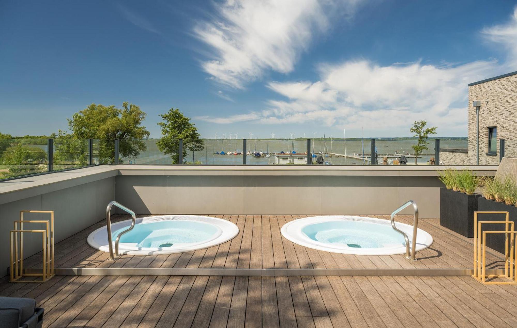 2 Bedroom Beach Front Home In Lembruch-Duemmer See Eksteriør billede